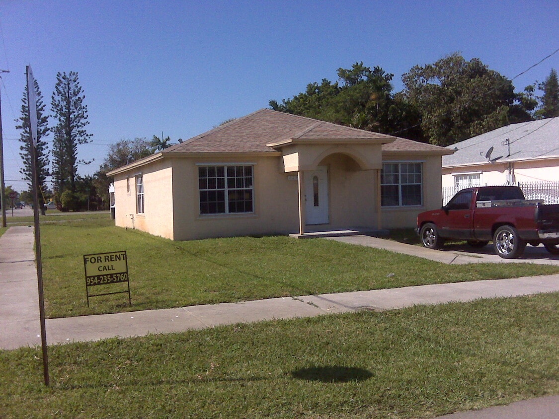 Primary Photo - 224 NE 4th St