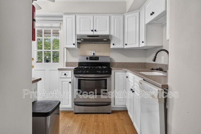 Foto del edificio - 100 Hodges Manor Rd