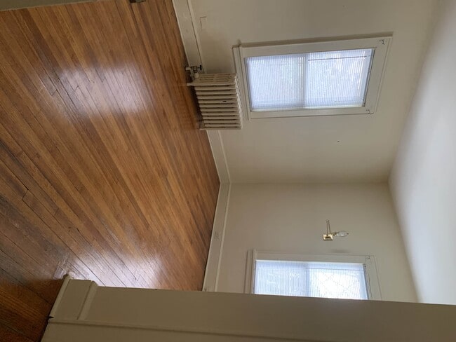 Building Photo - 63 Melrose Ave