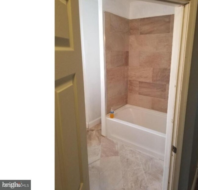 Foto del edificio - 3 br, 1 bath House - 6404 Carlton St