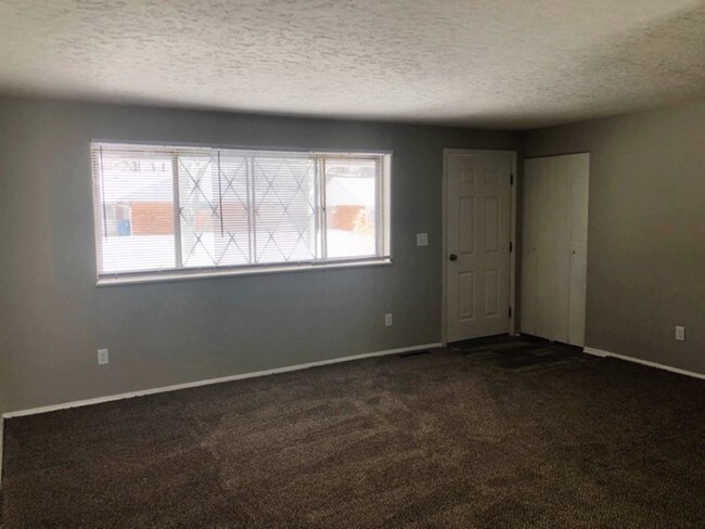 Building Photo - Beautiful Brick Ranch