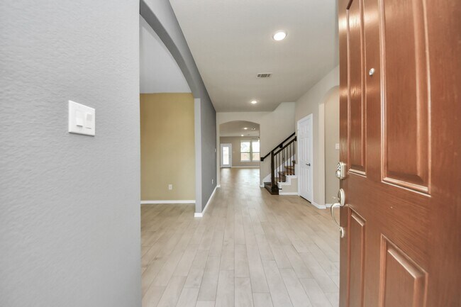 Building Photo - 28215 Shorecrest Ln
