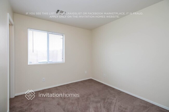Foto del edificio - 11013 W Augusta Ave