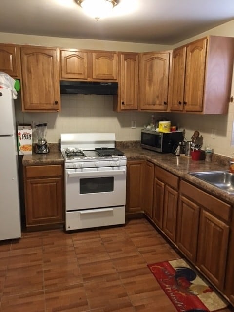 Kitchen - 633 Nye Ave