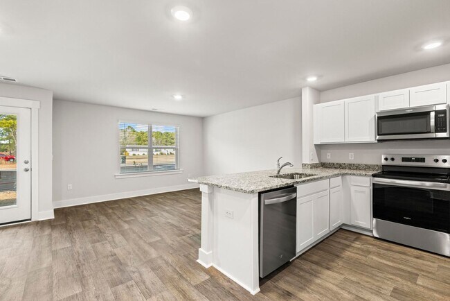 Foto del edificio - Brand New Town Home close to the beach!