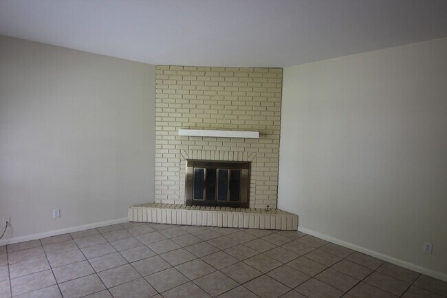 Foto del edificio - 3306 Greg Ln