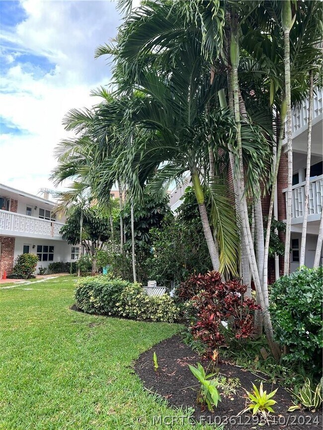 Foto del edificio - 228 Hibiscus Ave