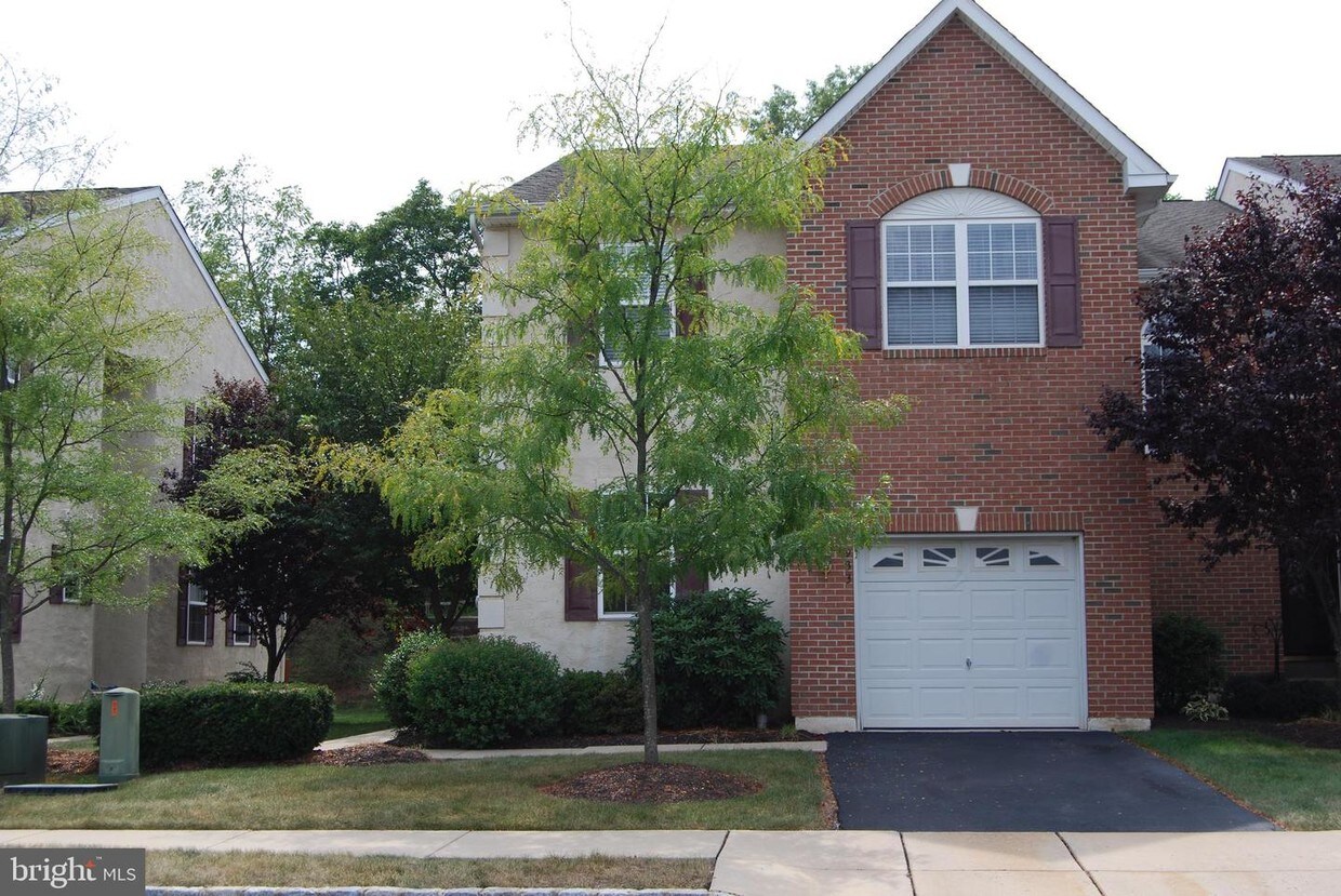 Building Photo - 933 Avondale Dr