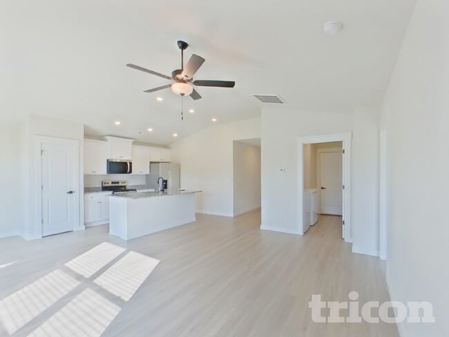 Building Photo - 1225 Crested Iris St