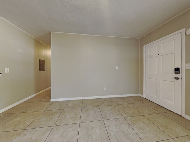 Building Photo - 4016 S Renellie Dr