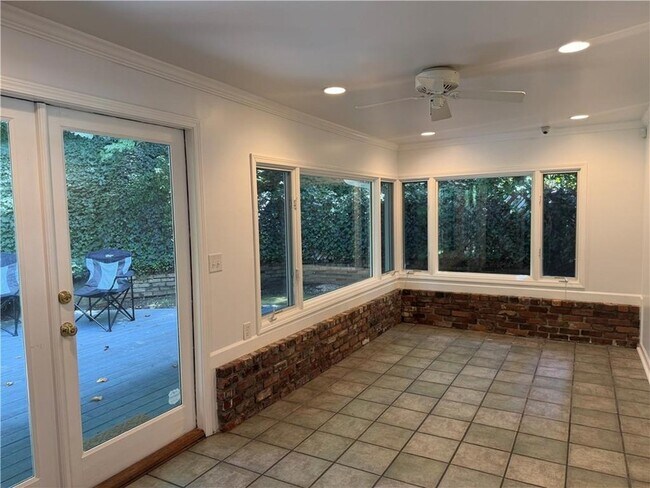 Building Photo - 6651 Castleton Dr NW