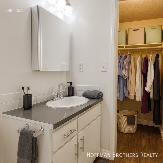 Foto del edificio - 140 N Hoover St