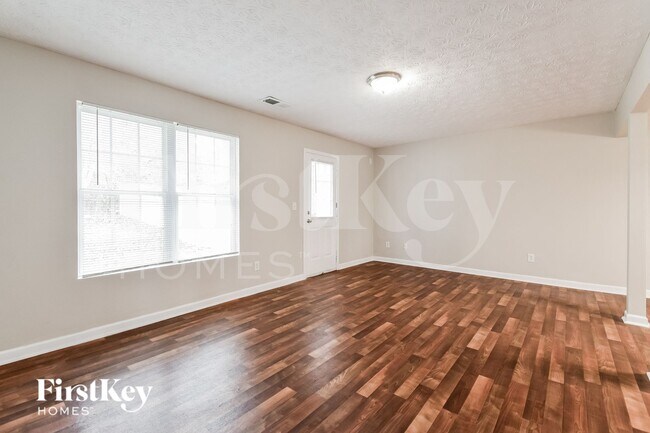 Building Photo - 2435 Piering Dr