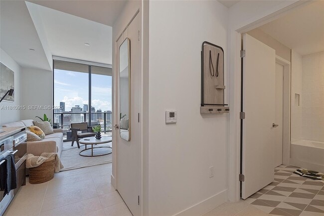 Building Photo - 601 NE 1st Ave