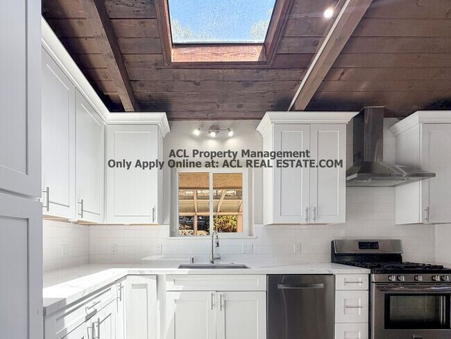 Foto del edificio - Updated 3-Bedroom Retreat in Prime Castro Valley Location