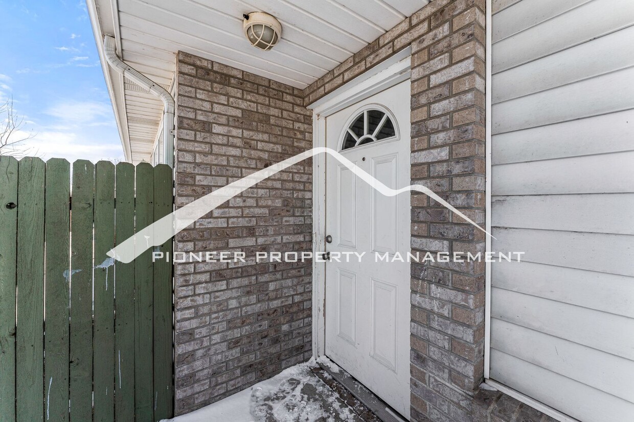 Foto principal - Cozy Home with Two Car Garage and Central A/C