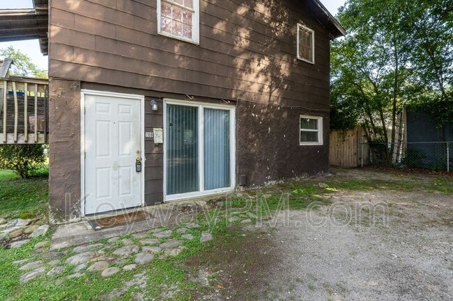 Building Photo - 116 Argyle Ave