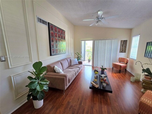 Foto del edificio - 4320 NW 107th Ave