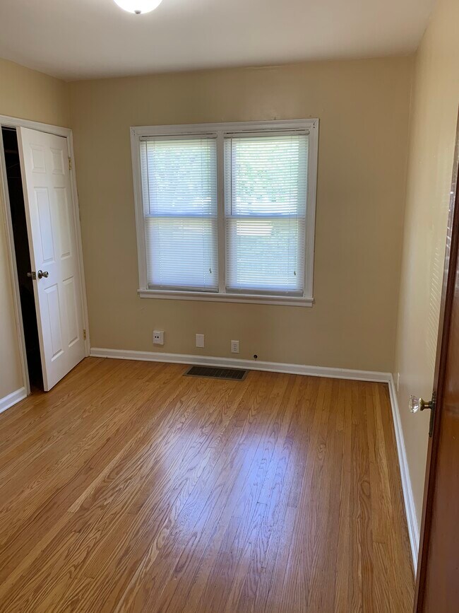 Bedroom 3 - 1550 N Hawthorne Ln