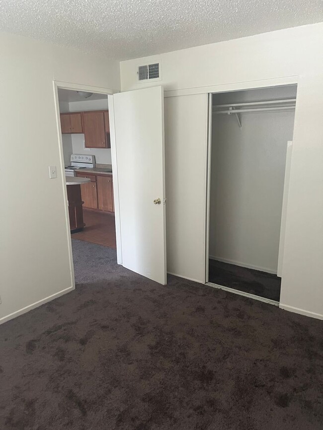 Building Photo - Affordable 1 Bedroom Condo in Central Las ...