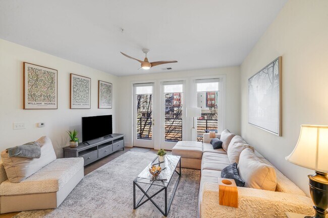 Foto del edificio - Chic Fully Furnished Condo with Private Retreat-Style Primary Suite