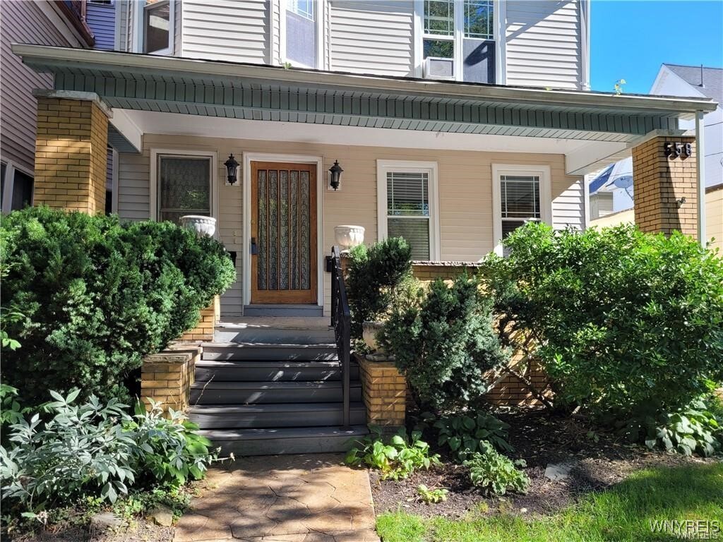 Primary Photo - 558 Breckenridge St