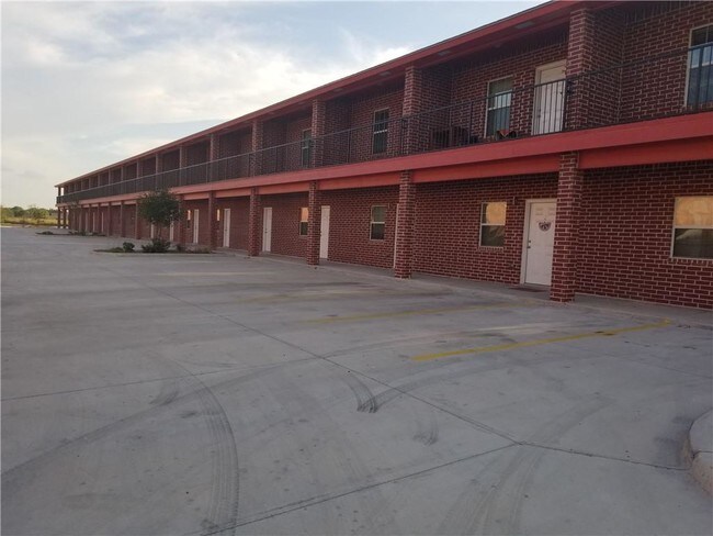 Building Photo - 1814 E Iowa Rd