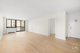 Building Photo - 145 W 67th St