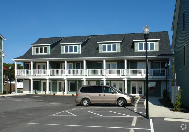 Foto del edificio - 5016 E Oak Island Dr