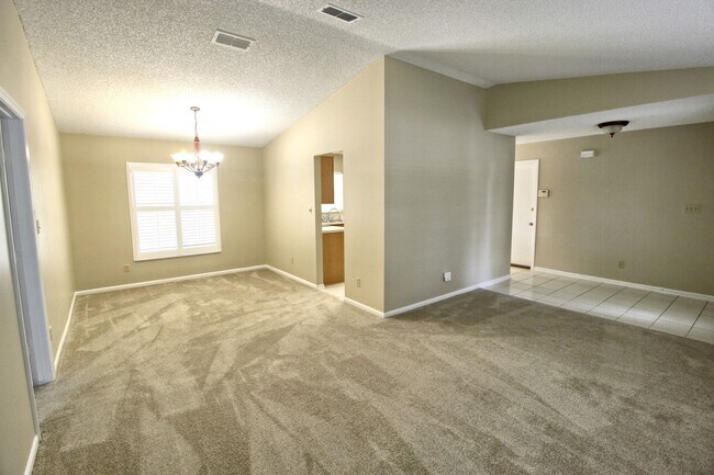 Building Photo - 3832 Ocita Dr
