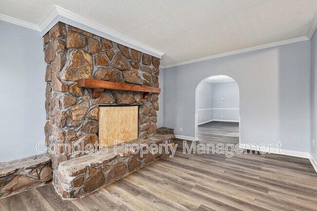 Building Photo - 1007 12th St