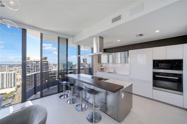 Building Photo - 1000 Brickell Plaza