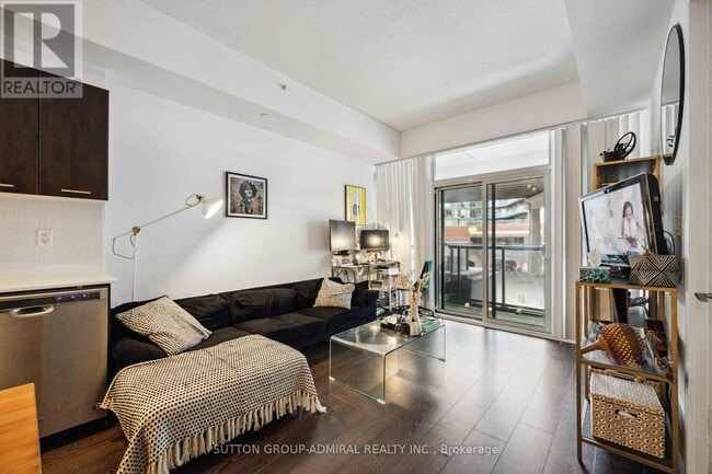 Building Photo - 20 Bruyeres Mews