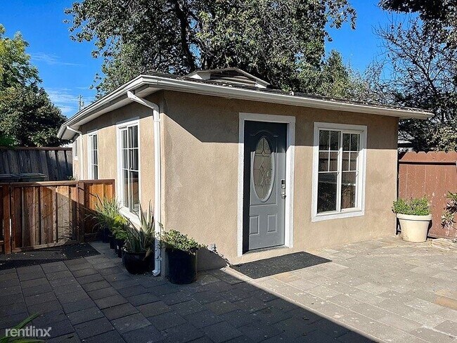 Foto del edificio - Studio, 1 bath House - 1130 Menlo Oaks Drive