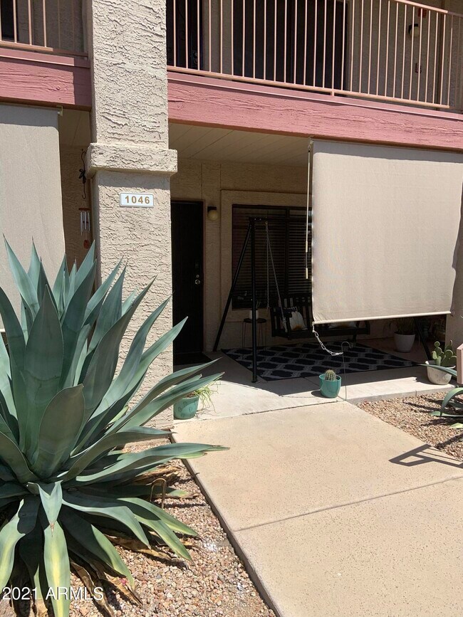 Building Photo - 1440 S Idaho Rd