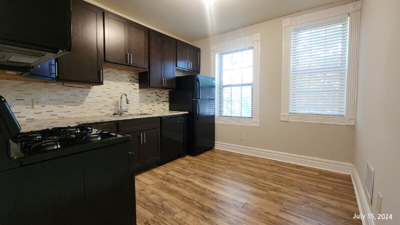 Foto del edificio - 1029 Central Ave