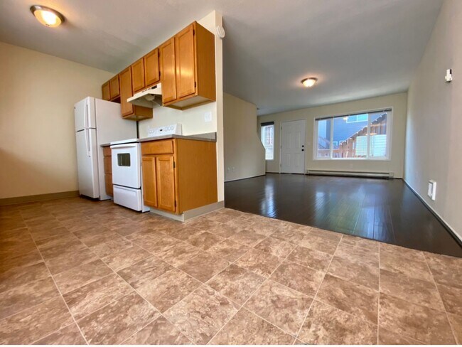 Foto del edificio - Montavilla Upstairs Townhouse~ Off Street Parking~ 89 Walk Score~ 99 Bike Score~ Pets Welcome!