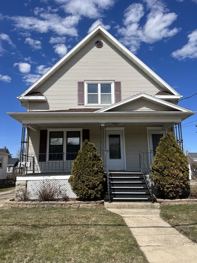 912 Merritt Ave Unit Apt A, Oshkosh, WI 54901 Apartments in Oshkosh