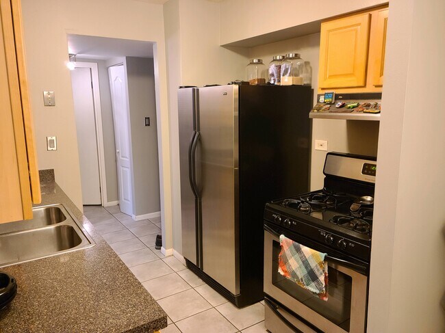 Kitchen - 300 S Roselle Rd