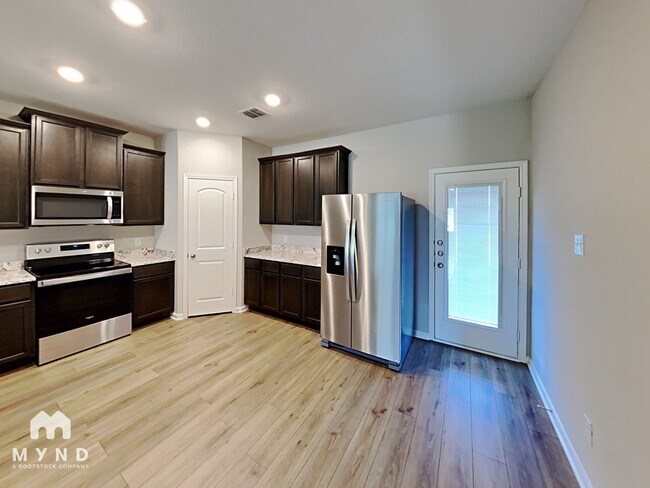 Foto del edificio - 9107 Crestway Rd