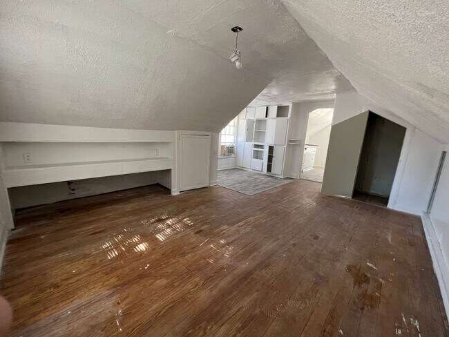 Building Photo - DB 1607 Avenue X