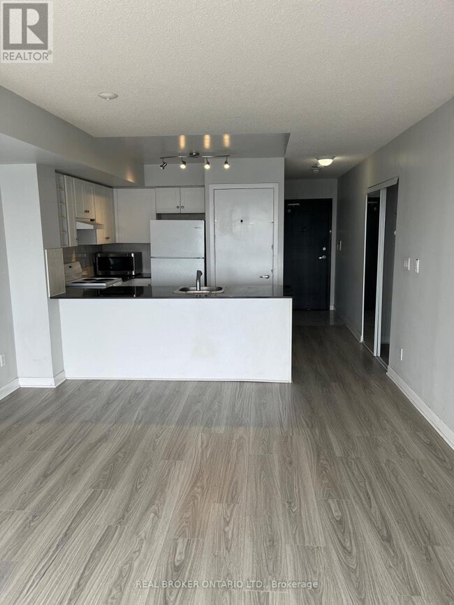 Building Photo - 210 Victoria St