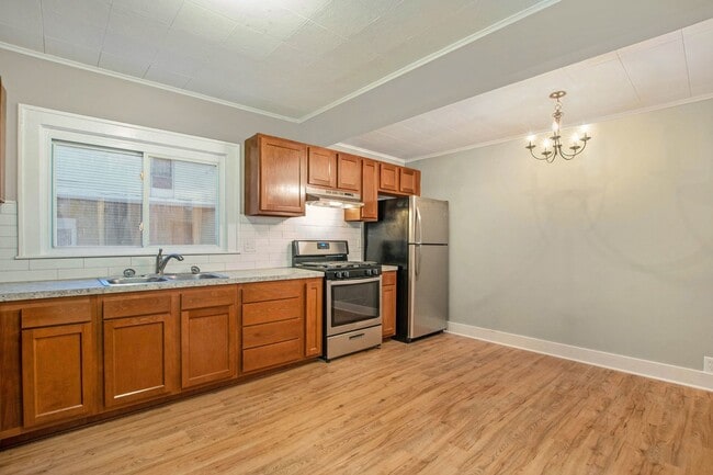 Building Photo - Main Level 2BR Apartment