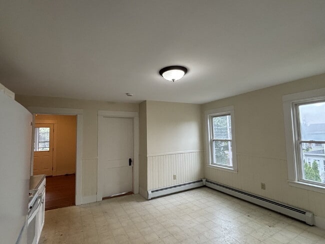 Building Photo - 142 Emery St