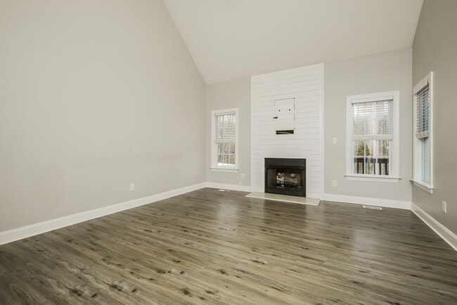 Building Photo - 49 E Trafalgar Ct