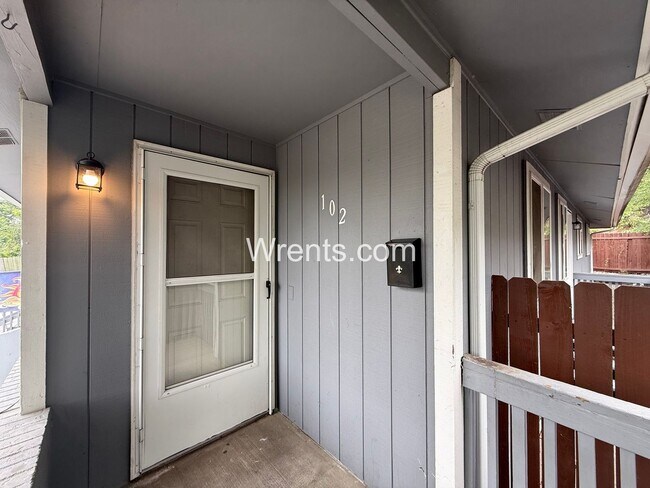 Foto del edificio - Charming Duplex Living – 3BR/2BA + Bonus Room & Garage