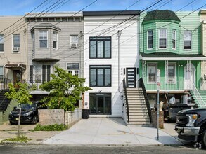 Building Photo - 390 Webster Ave