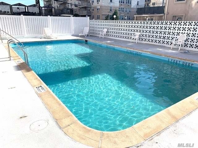 Foto del edificio - 465 Shore Rd
