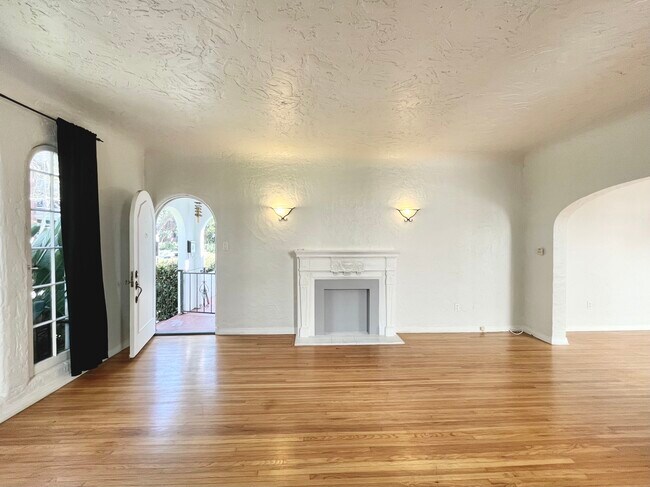 Building Photo - 229 N Swall Dr
