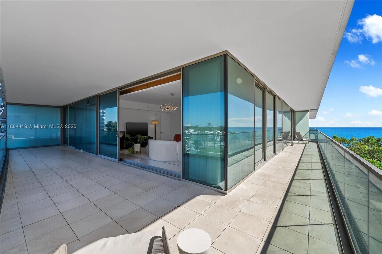 Foto principal - 10201 Collins Ave